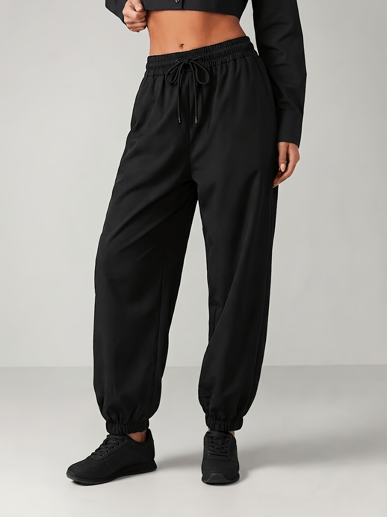 Cycling Commute Pants - 軽量で通気性が良く、快適な履き心地の、ドローストリング付きの伸縮性ウエストバンドが付いたスウェットパンツ。普段使いや通勤、カジュアルなサイクリングに最適。